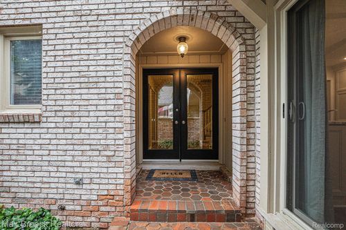 1337 Knollcrest Cir, Bloomfield Hills, MI, 48304-1240 | Card Image