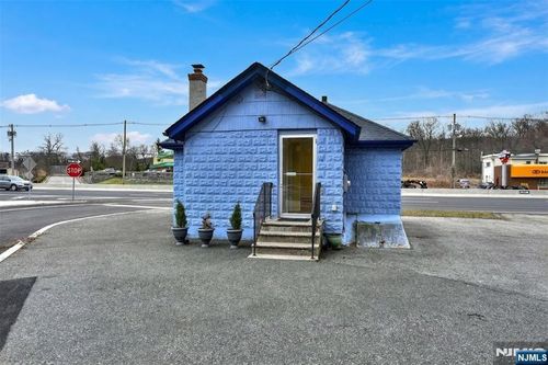 1432 State Rt 23, Butler, NJ, 07405-1624 | Card Image