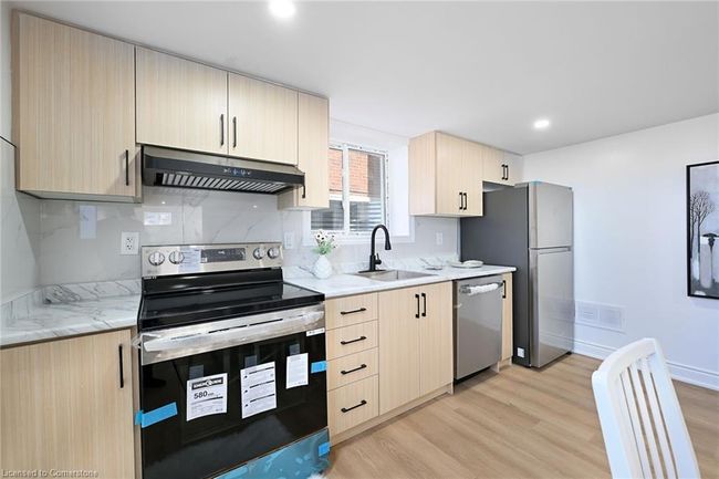 812 10 Th Ave, House other with 5 bedrooms, 2 bathrooms and 5 parking in Hamilton ON | Image 31