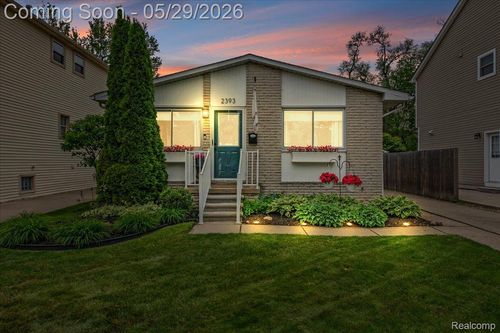 2393 Beverly Blvd, Berkley, MI, 48072-1831 | Card Image