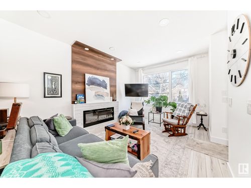 {{alt}} | Card Image