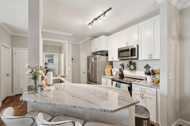 Kitchen Bar | Image 16
