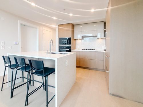205-469 King Edward Ave W, Vancouver, BC, V5Y2J3 | Card Image