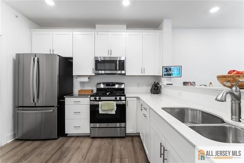 1132 Vanderbergh, Jamesburg, NJ, 08831-3381 | Card Image