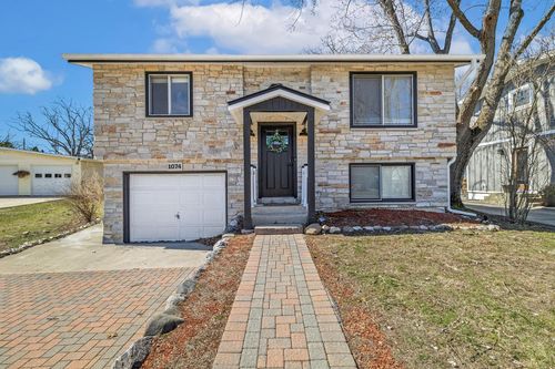 1074 Mobile St, Lake Geneva, WI, 53147-2408 | Card Image