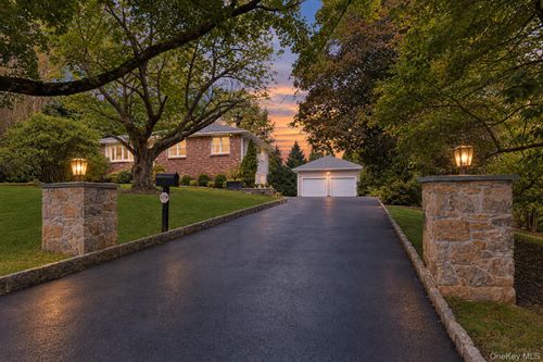9 Stonegate Rd, Valhalla, NY, 10595-1018 | Card Image