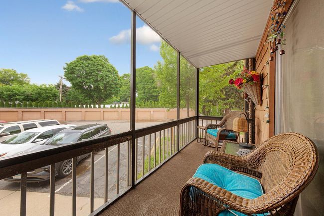 14 Screened porch.jpg | Image 14