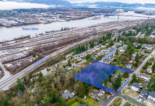13851 115 Ave, Surrey, BC, V3R5Y3 | Card Image