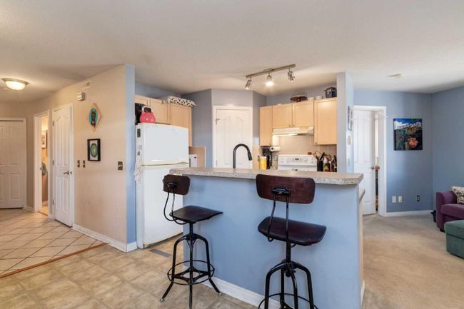 2 - 2318 17 Street Se, Home with 2 bedrooms, 2 bathrooms and 2 parking in Calgary AB | Image 4