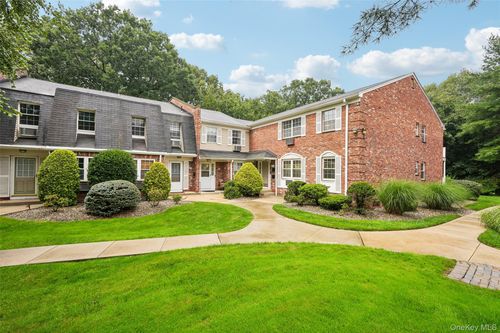 192 Doxbury Ln, Suffern, NY, 10901-7260 | Card Image