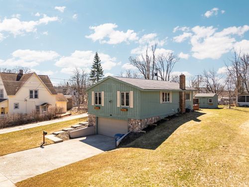 410 Oak St, Cadillac, MI, 49601-2221 | Card Image