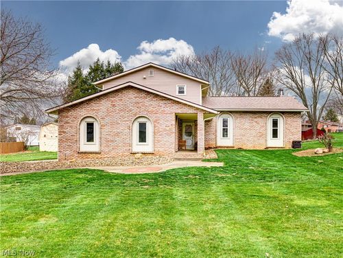3881 Mahogany St Nw, Uniontown, OH, 44685-9137 | Card Image