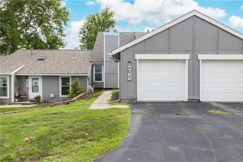 5722 N London Ave, Kansas City, MO, 64151-2639 | Card Image