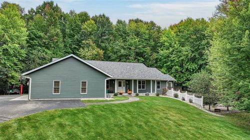 13045 76th Ave, Chippewa Falls, WI, 54729-6282 | Card Image