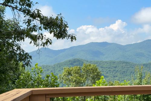 409 Buckhead Trce, Franklin, NC, 28734-0045 | Card Image