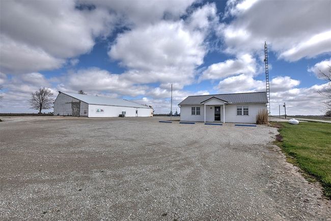 1601 State Highway 128, Home with 0 bedrooms, 2 bathrooms and 20 parking in Bethany IL | Image 9