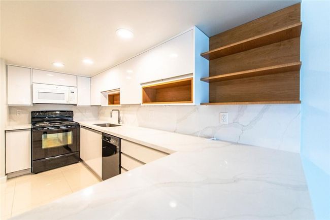 574 - 574 Nw 97 Th Ave, Townhouse with 3 bedrooms, 3 bathrooms and null parking in Plantation FL | Image 4
