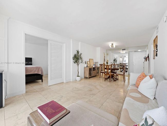 APT-1015 - 6039 Collins Ave, Condo with 1 bedrooms, 2 bathrooms and null parking in Miami Beach FL | Image 9