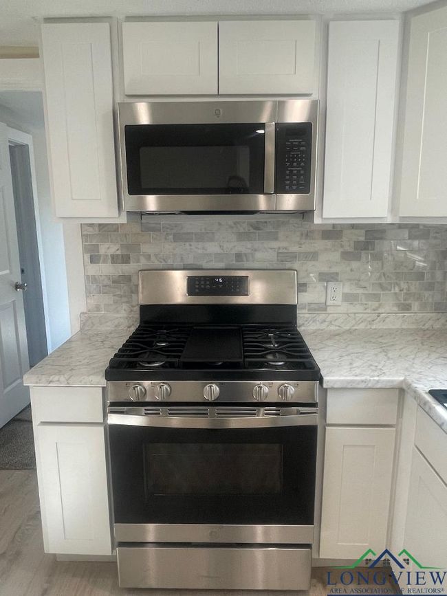 338 E Peters St, House other with 3 bedrooms, 2 bathrooms and null parking in De Kalb TX | Image 15