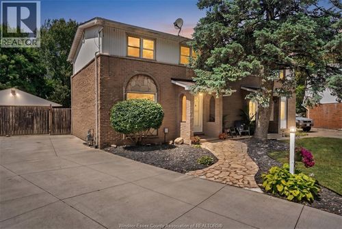 10700 Atwater Crescent, Windsor, ON, N8R1N6 | Card Image