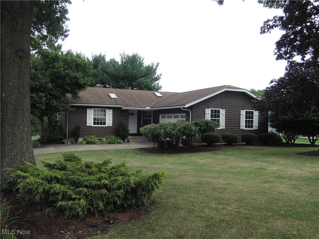 Huntington Dr, Youngstown, OH 44512