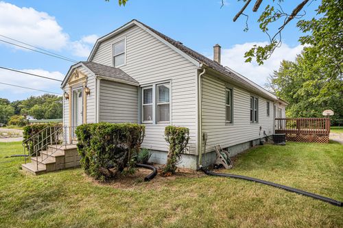 1435 E Empire Ave, Benton Harbor, MI, 49022-2037 | Card Image