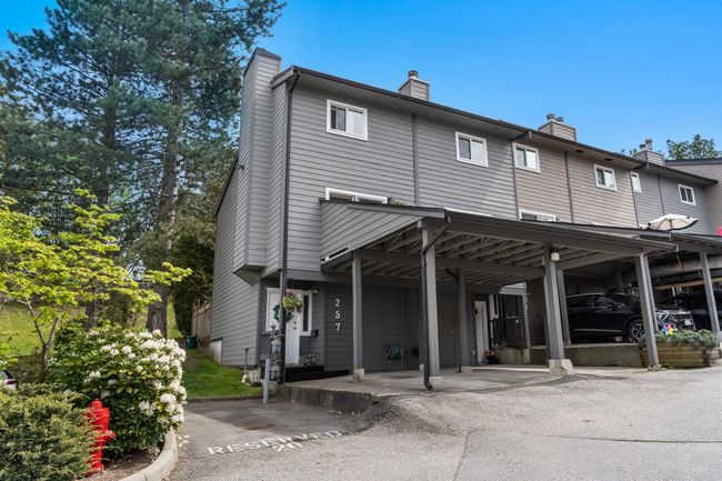 257 Balmoral Place, Townhouse with 2 bedrooms, 1 bathrooms and 1 parking in Port Moody BC | Image 1