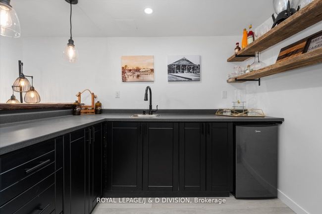 15 Malone Rd, House other with 6 bedrooms, 5 bathrooms and 4 parking in Jacksons Point ON | Image 24