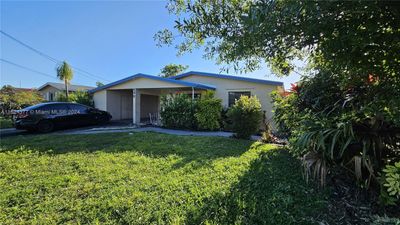 890 Nw 35th Ave, House other with 5 bedrooms, 2 bathrooms and null parking in Lauderhill FL | Image 3