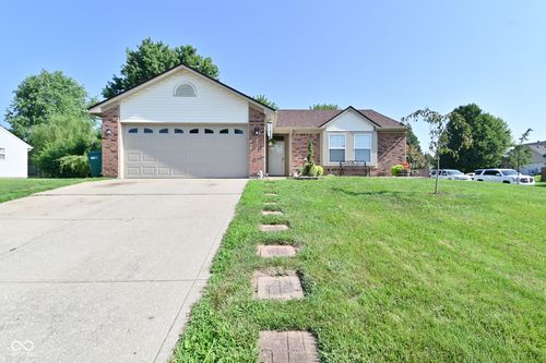 106 Winterberry Ln, Mooresville, IN, 46158-2049 | Card Image