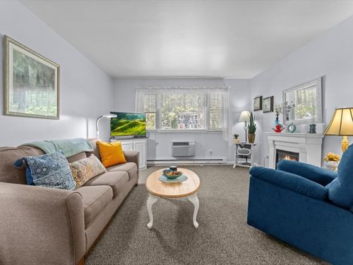 apt-8-7 Apple Valley Pkwy, Greenville, RI, 02828-2419 | Card Image