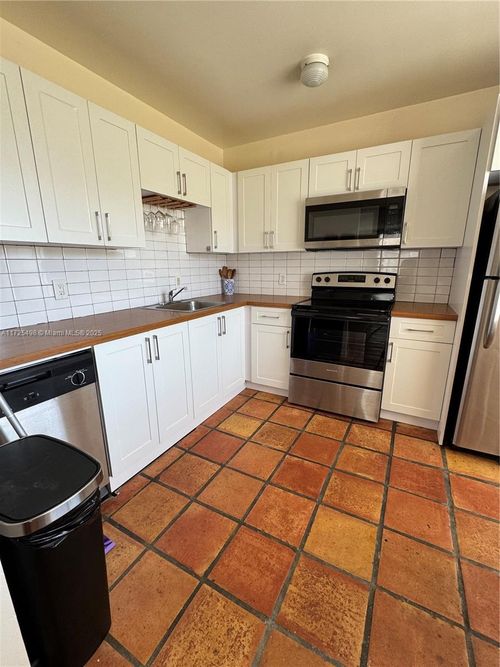 apt-208-1460 Ocean Dr, Miami Beach, FL, 33139-4198 | Card Image