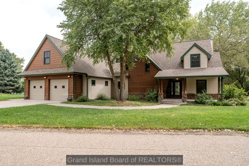 51 Sonja Dr, Doniphan, NE, 68832-9775 | Card Image