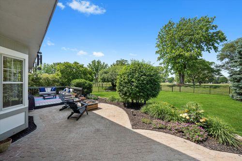 211 Danada Dr, Wheaton, IL, 60189-2010 | Card Image