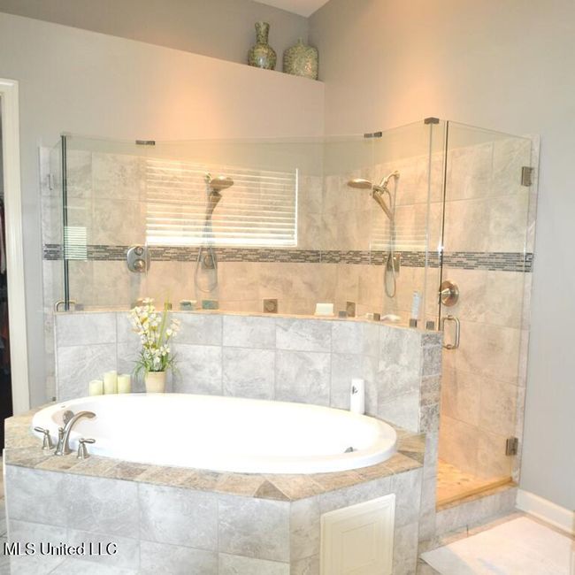 Jetted Tub | Image 26