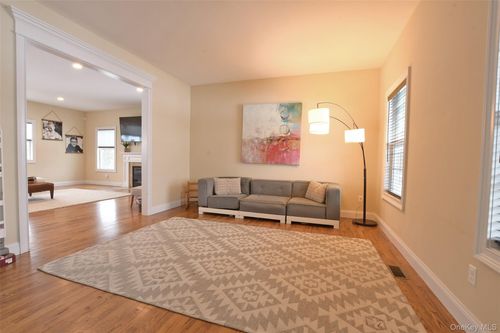 5 Dogwood Ln, East Moriches, NY, 11940-1005 | Card Image