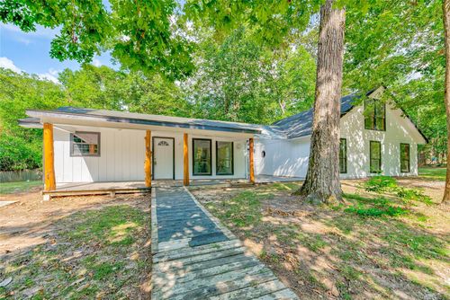 528 27th St, Woodville, TX, 75979-7776 | Card Image