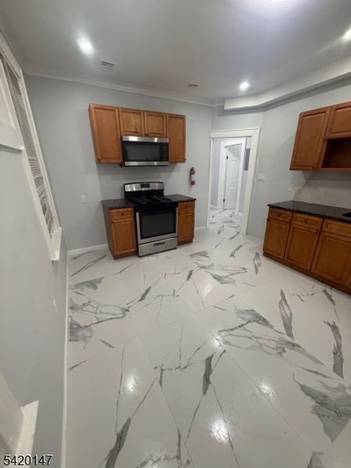 925 S 20th St, Newark, NJ, 07108-1129 | Card Image