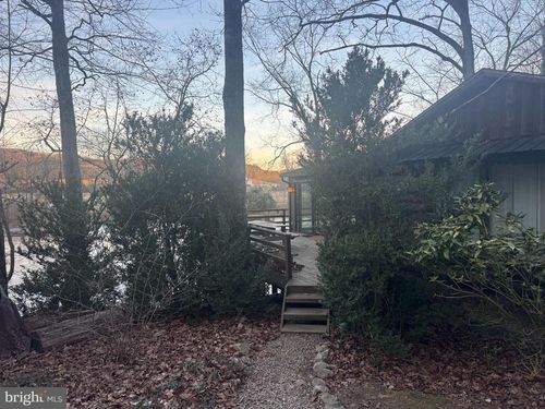 926 River Lodge Rd, LURAY, VA, 22835-3220 | Card Image