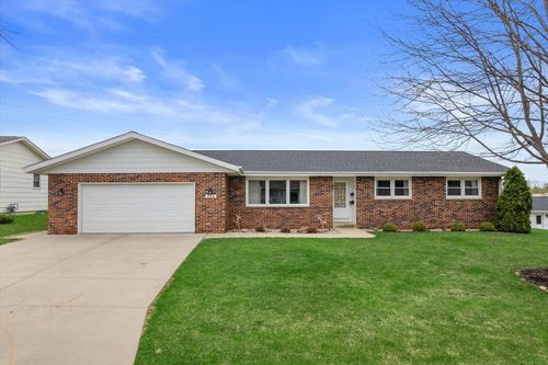 864 Mayer Lane, MAYVILLE, WI, 53050 | Card Image