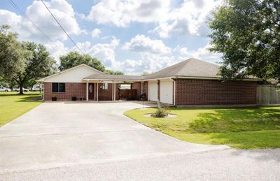 1690 County Road 965, House other with 3 bedrooms, 2 bathrooms and null parking in Alvin TX | Image 3