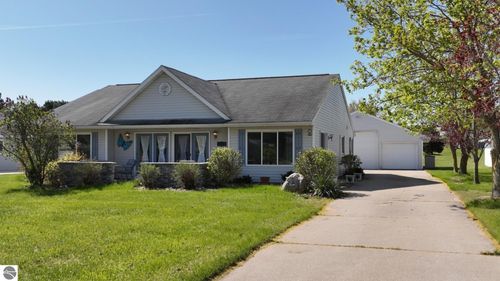 1239 Clubhouse Dr, Lake Isabella, MI, 48893-9343 | Card Image