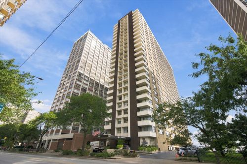 14b-6157 N Sheridan Rd, Chicago, IL, 60660-5810 | Card Image