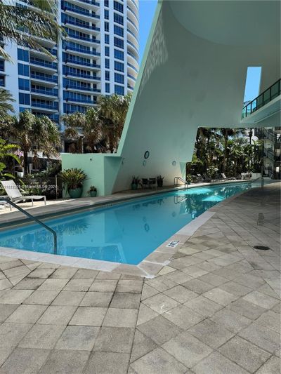 313 - 6000 Collins Ave, Condo with 2 bedrooms, 2 bathrooms and null parking in Miami Beach FL | Image 3