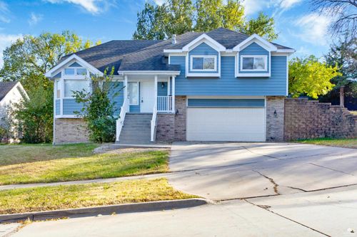 620 Dehoff Dr, Manhattan, KS, 66502-8019 | Card Image