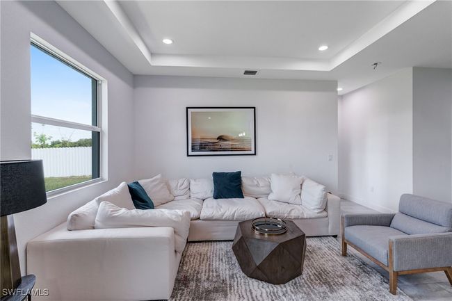 8006 Buttercup Cir, House other with 3 bedrooms, 3 bathrooms and null parking in LABELLE FL | Image 6