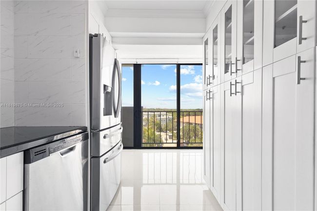 APT-8A - 77 Crandon Blvd, Condo with 2 bedrooms, 2 bathrooms and null parking in Key Biscayne FL | Image 18