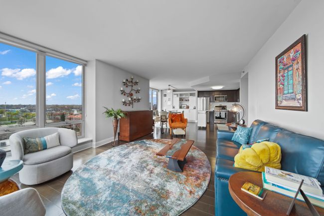 Spacious and Open Living Area | Image 7