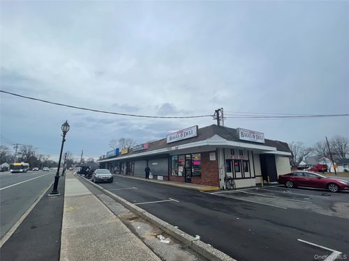 908-930 Straight Path, West Babylon, NY, 11704-3203 | Card Image