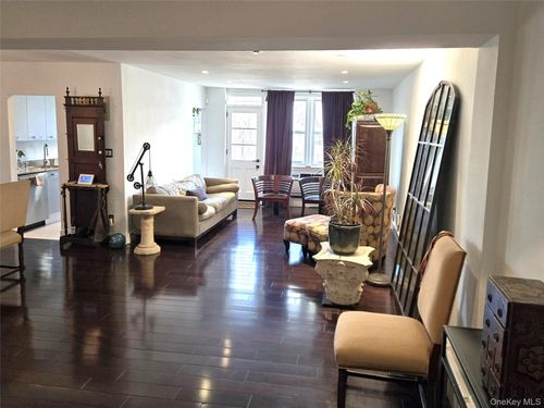 1h-210 E Broadway, Long Beach, NY, 11561-4247 | Card Image